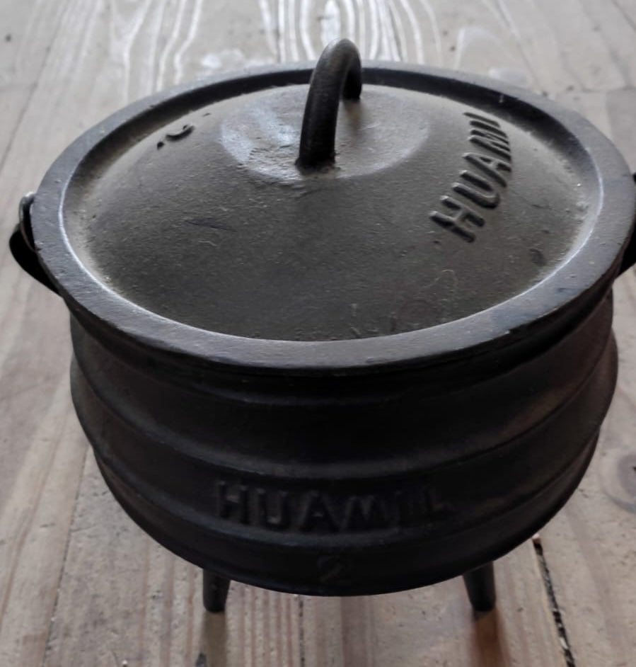 Olla de Hierro Fundido con Tapa y Patas